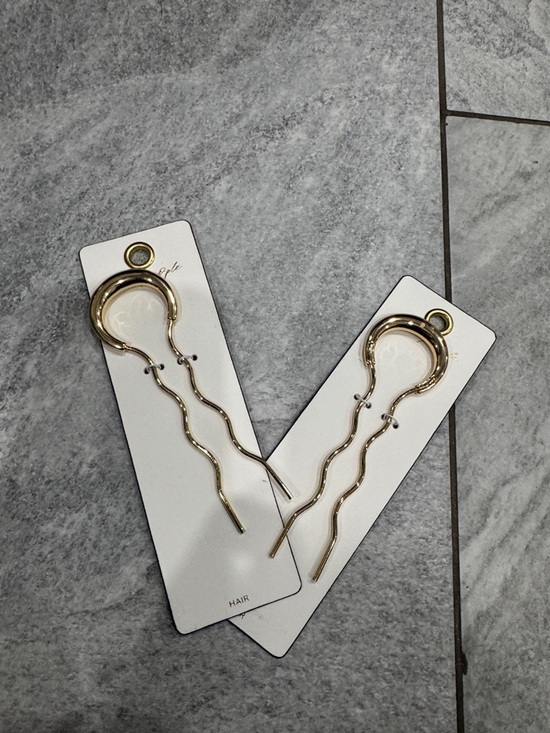 Free People Accessories - Free People Gold Wavy Drop Hair pins